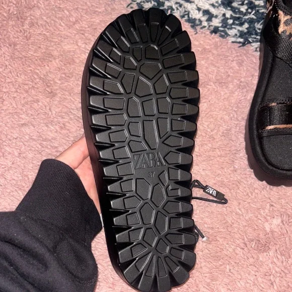 NWT Zara Women’s Black Leopard Print sandals - Picture 4 of 4